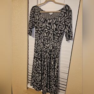 LuLaRoe gray and White Leaf Pattern Dress